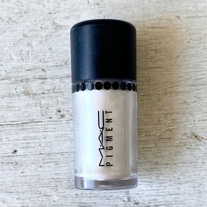⚡️New⚡️M.A.C. Pigment in White